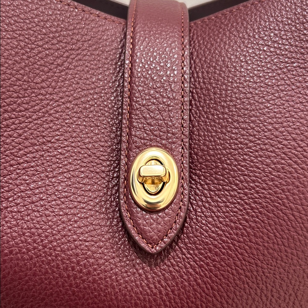 Coach (NWT) Hadley Large Shoulder Bag - Picture 5 of 16